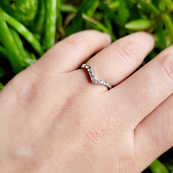 New Classic Silver Simple Dainty Silver Rhinestone Arrow Wishbone Ring, sz 5 - Picture 3 of 9